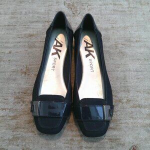 Anne Klein AK Sport Size 7 Navy Dressy Flats
